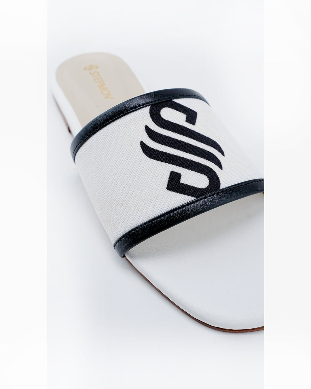 StepMov Signature Slipper